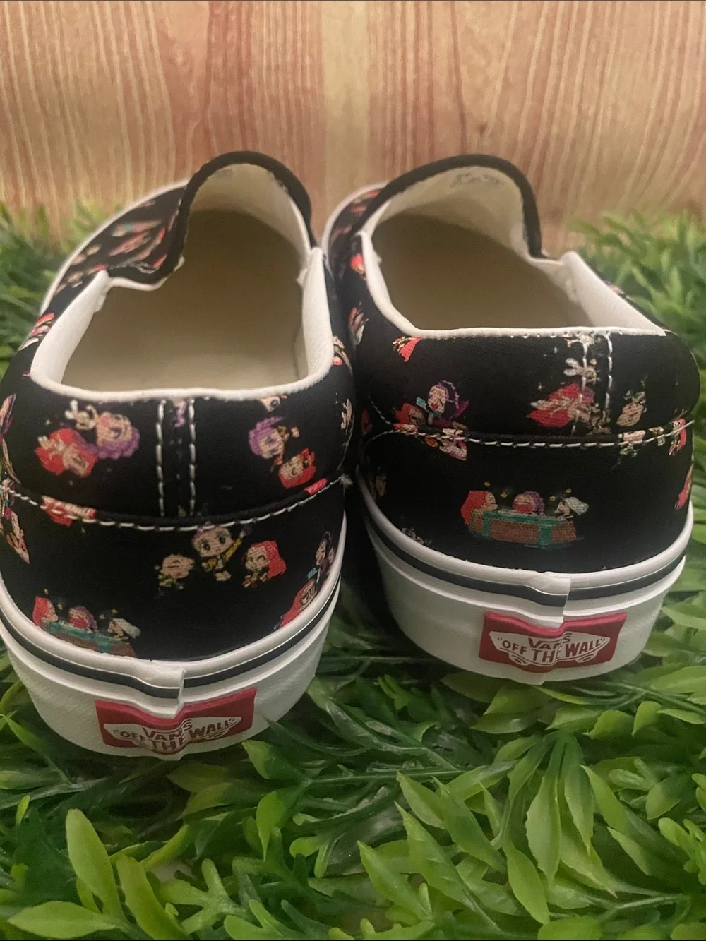 Vans Classic Slip-On KPop Demon Hunters Black Multi-Color US 9M 10.5W